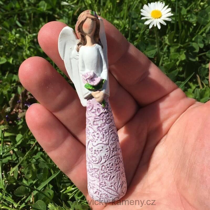 ANDĚL FIGURKA 100 mm BÍLO-RŮŽOVÝ S KYTKOU